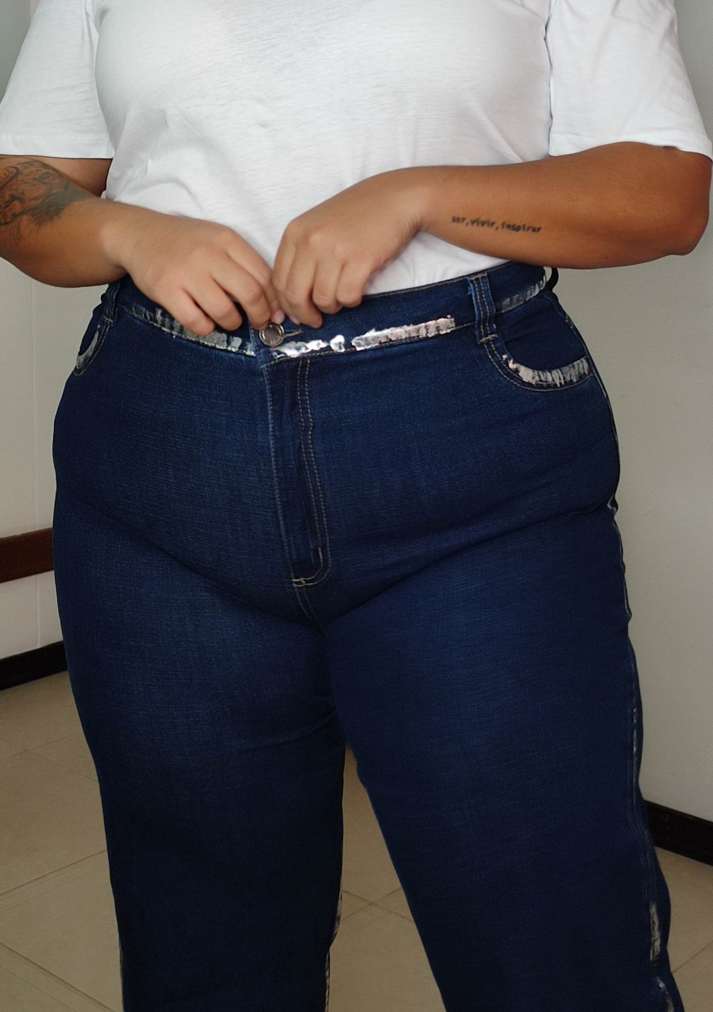 Jean azul lineas plateadas plus size - Áttika Klozet