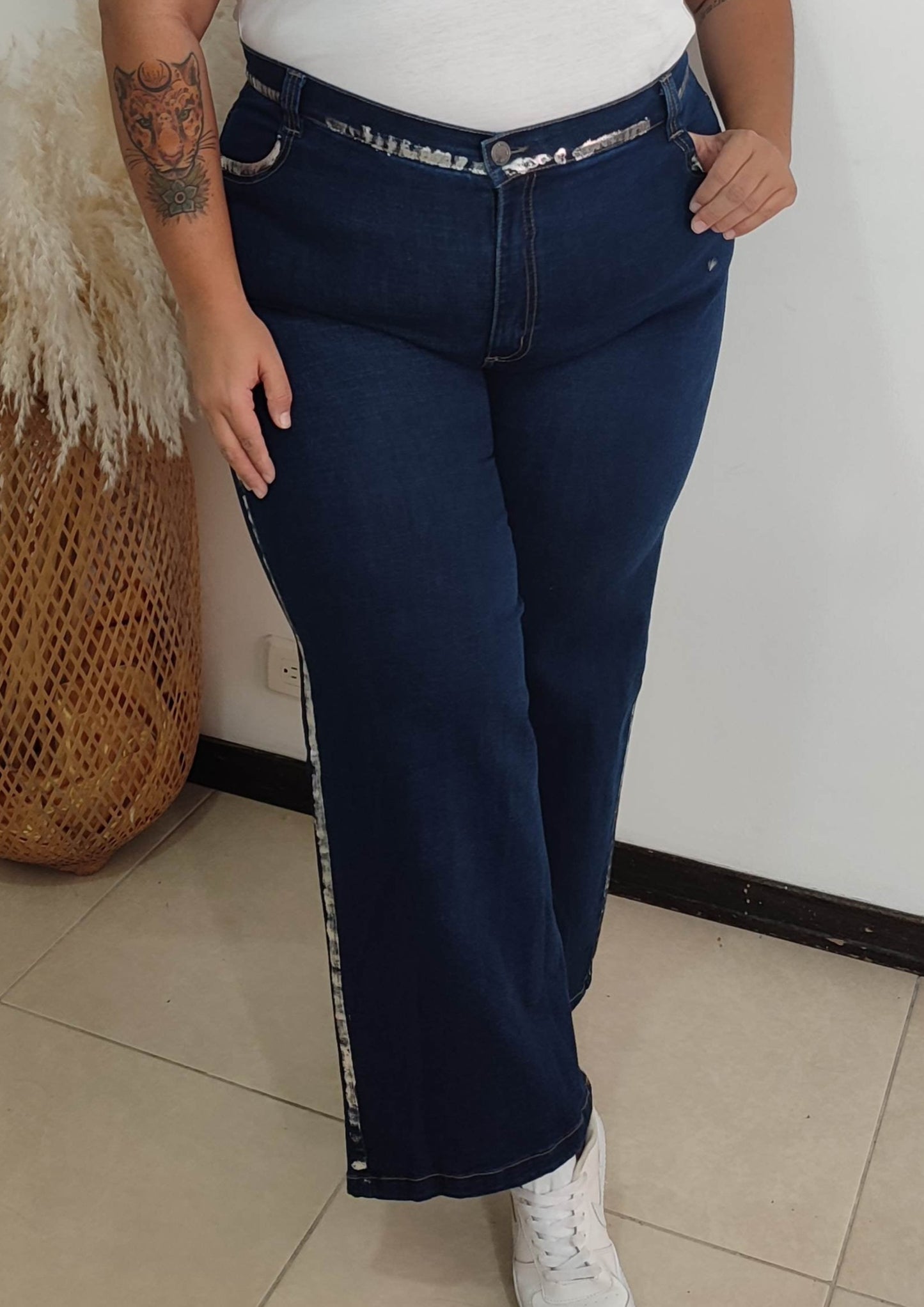 Jean azul lineas plateadas plus size - Áttika Klozet
