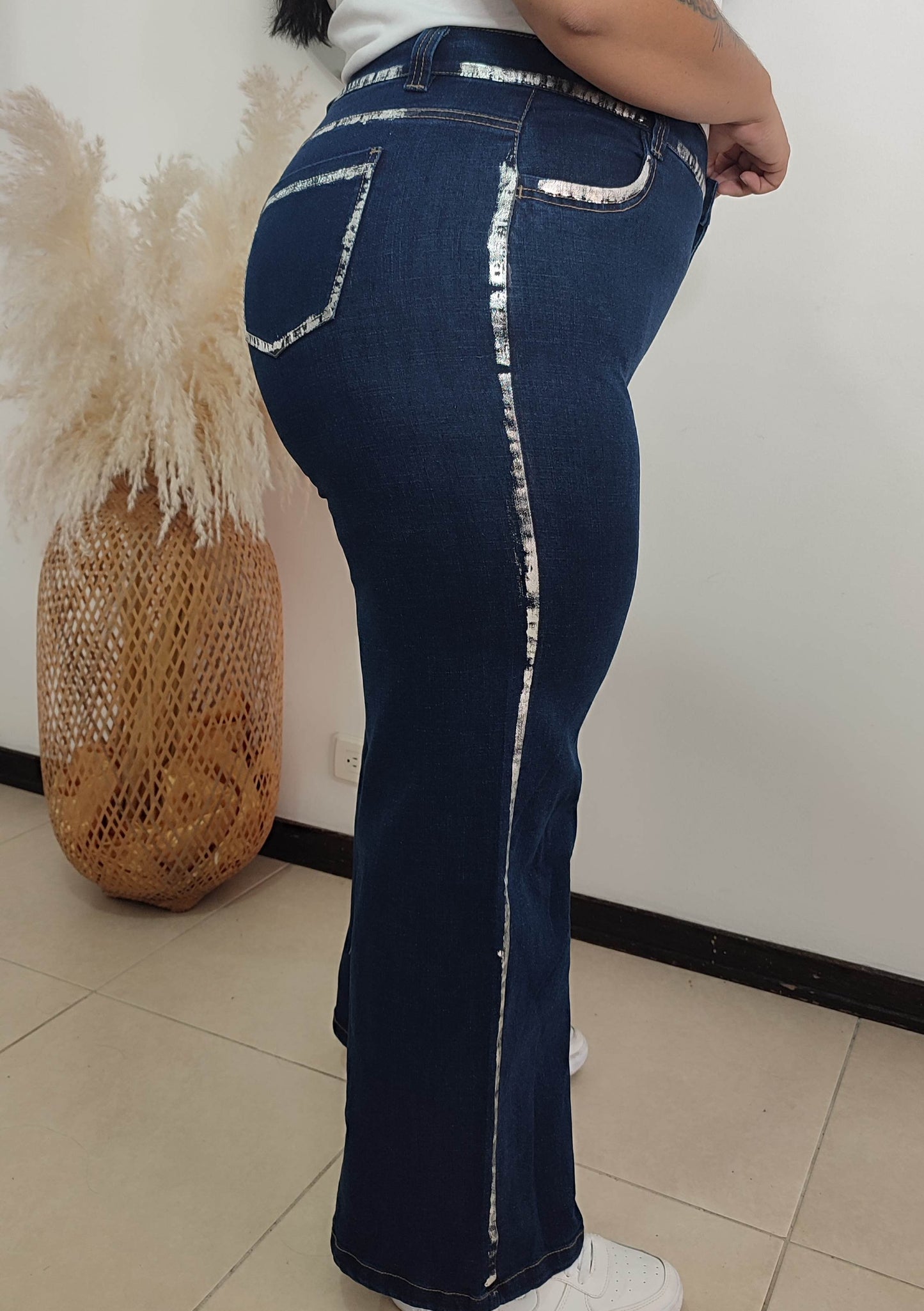 Jean azul lineas plateadas plus size - Áttika Klozet