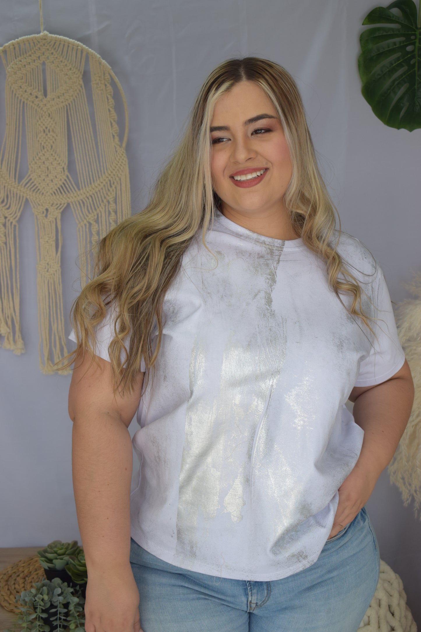 Camiseta blanca metalizada plus size - Áttika Klozet