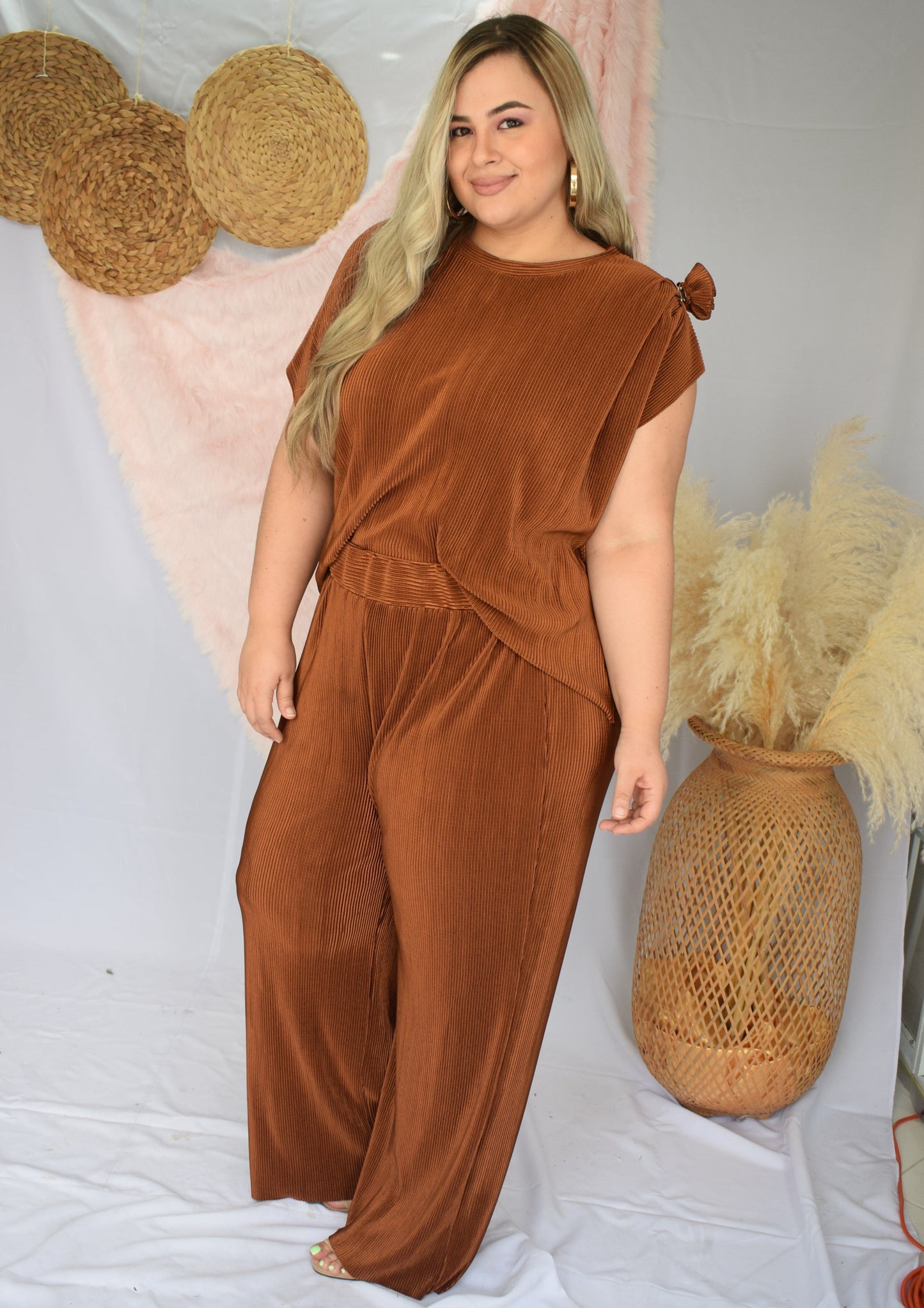 Set camiseta y pantalón trillado tabaco plus size - Áttika Klozet