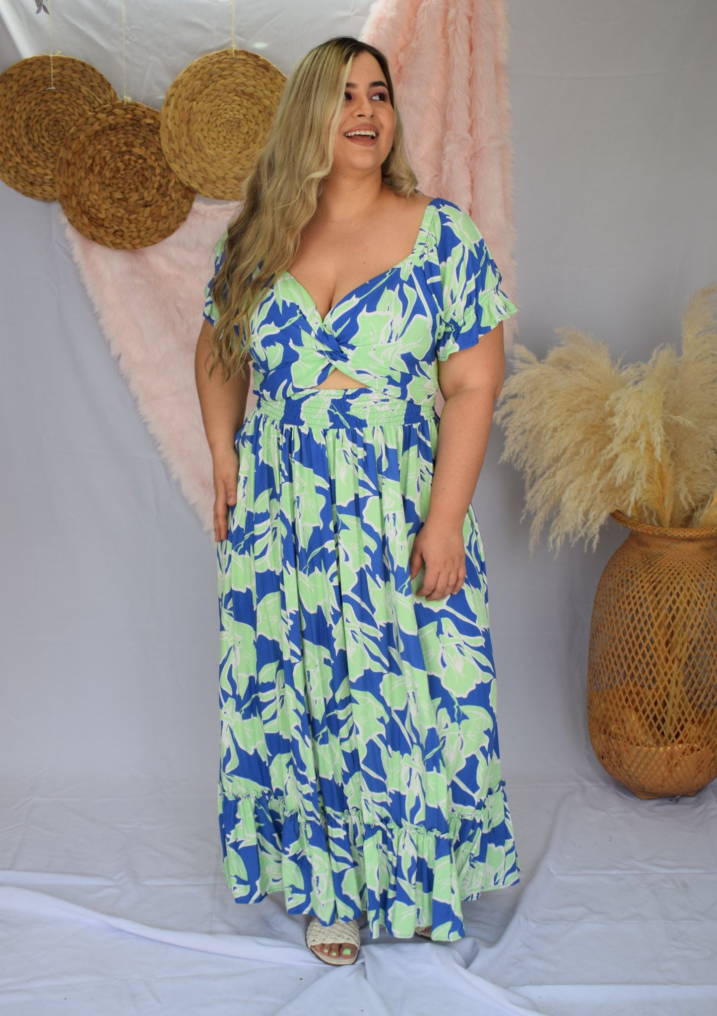 Vestido nudo flores azul rey plus size - Áttika Klozet