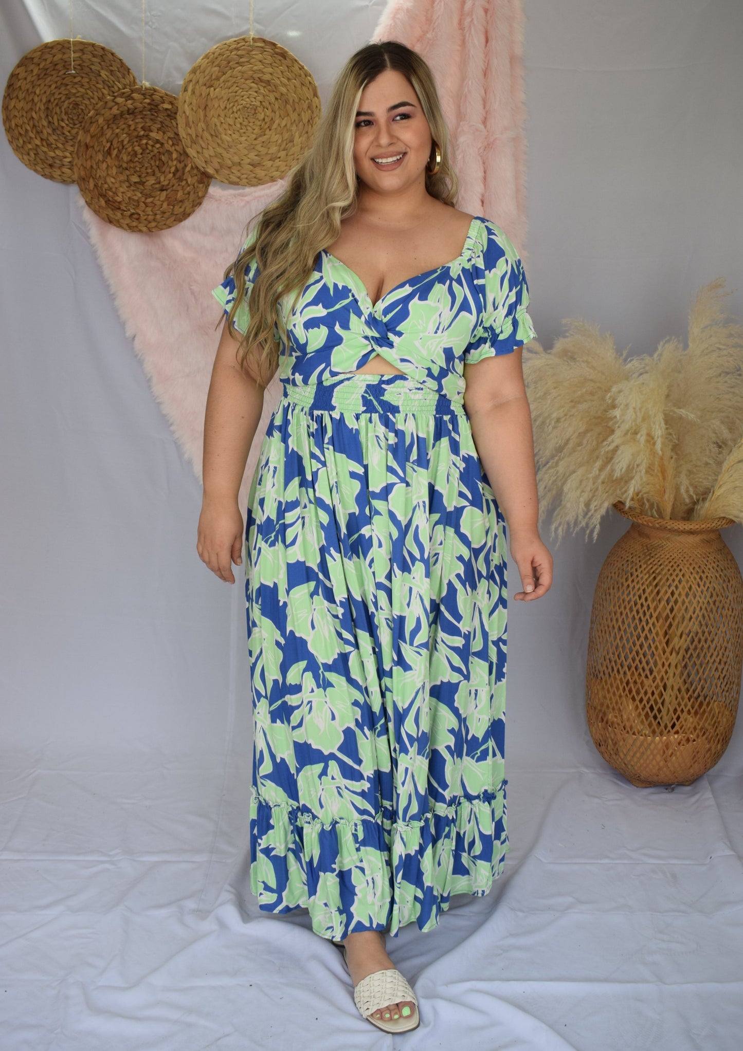 Vestido nudo flores azul rey plus size - Áttika Klozet