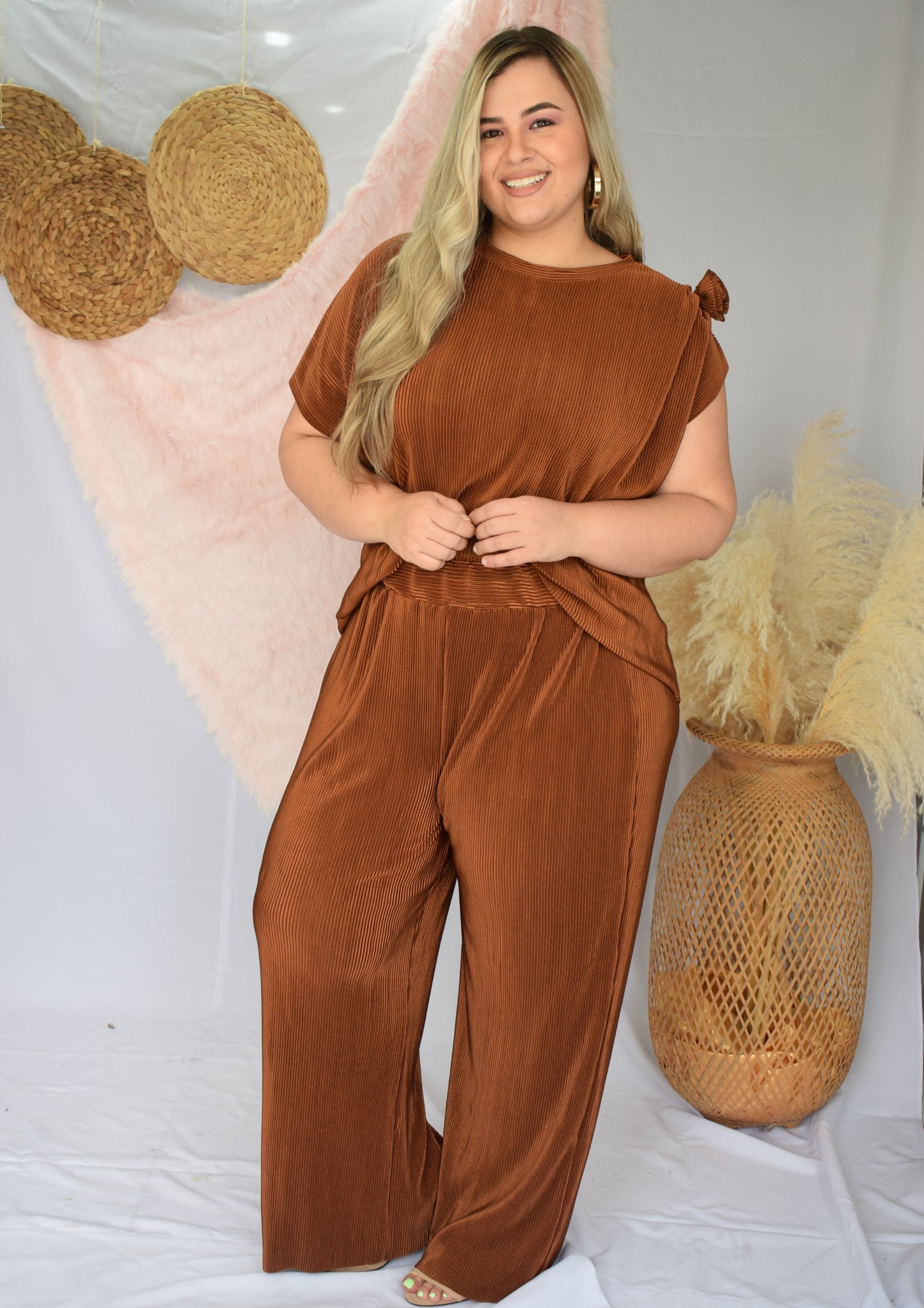 Set camiseta y pantalón trillado tabaco plus size - Áttika Klozet
