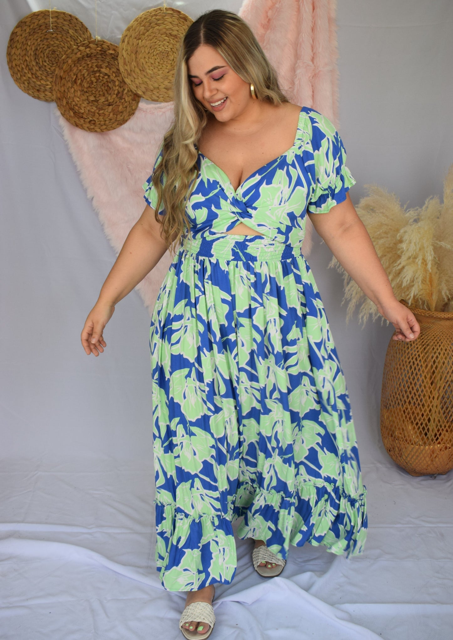 Vestido nudo flores azul rey plus size - Áttika Klozet