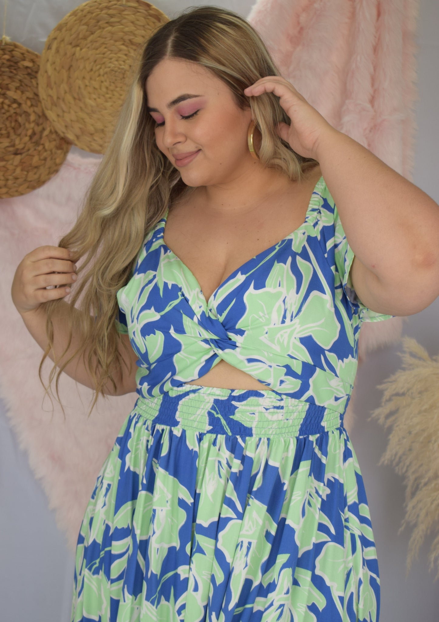 Vestido nudo flores azul rey plus size - Áttika Klozet