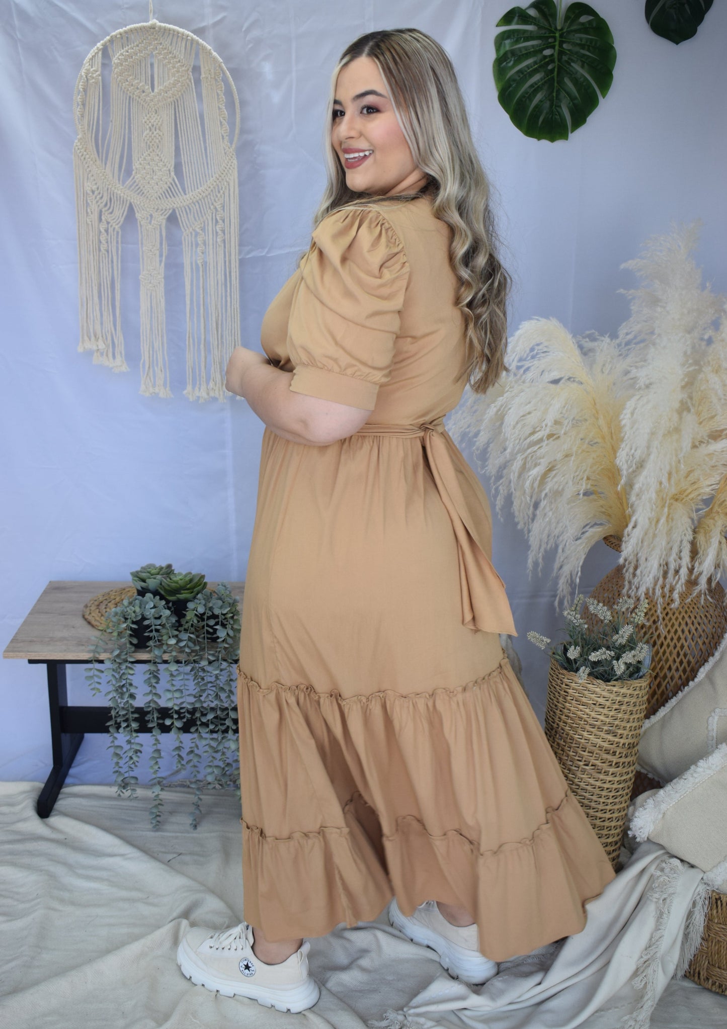 Vestido largo escotado croissant plus size - Áttika Klozet