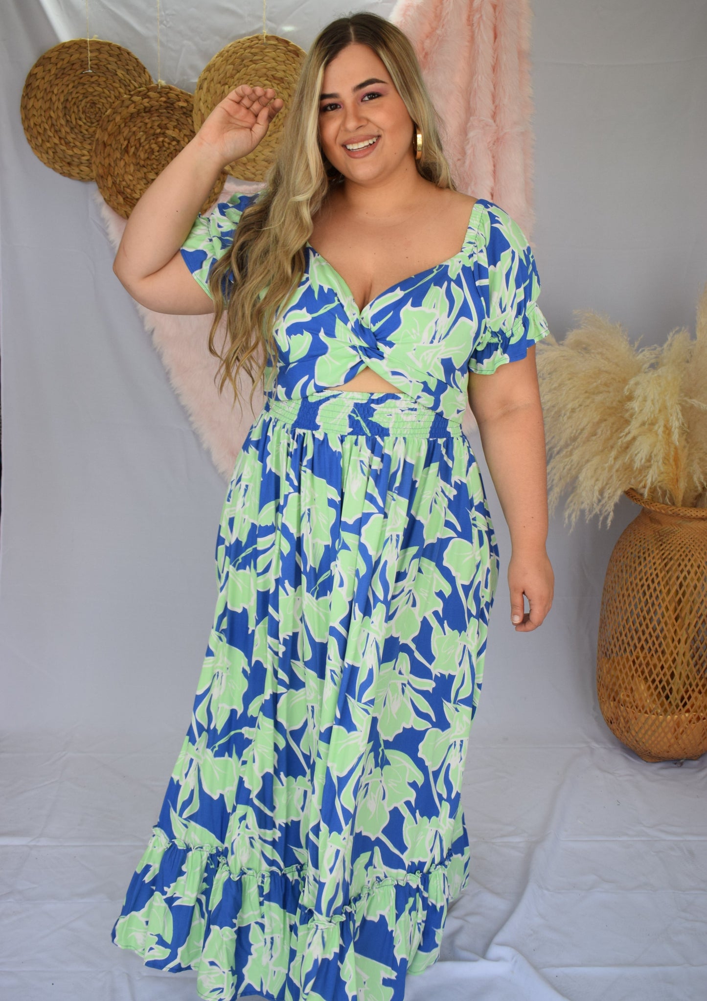 Vestido nudo flores azul rey plus size - Áttika Klozet