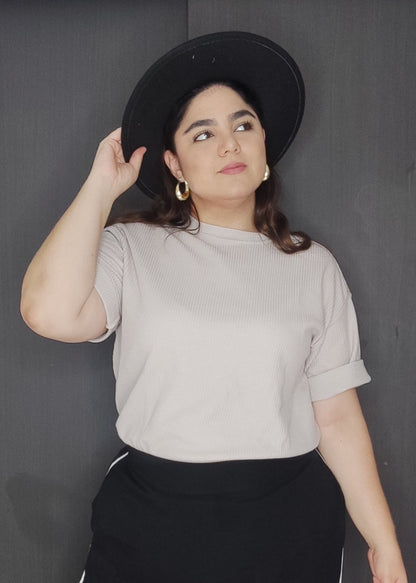 Camiseta oversize galleta beige plus size