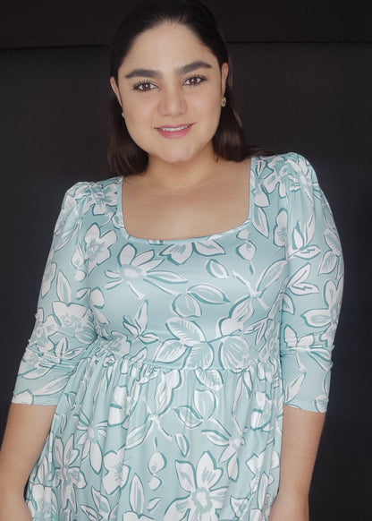 Vestido peach corto flores verde agua plus size
