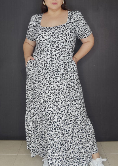 Vestido peach largo blanco miniprint negro plus size