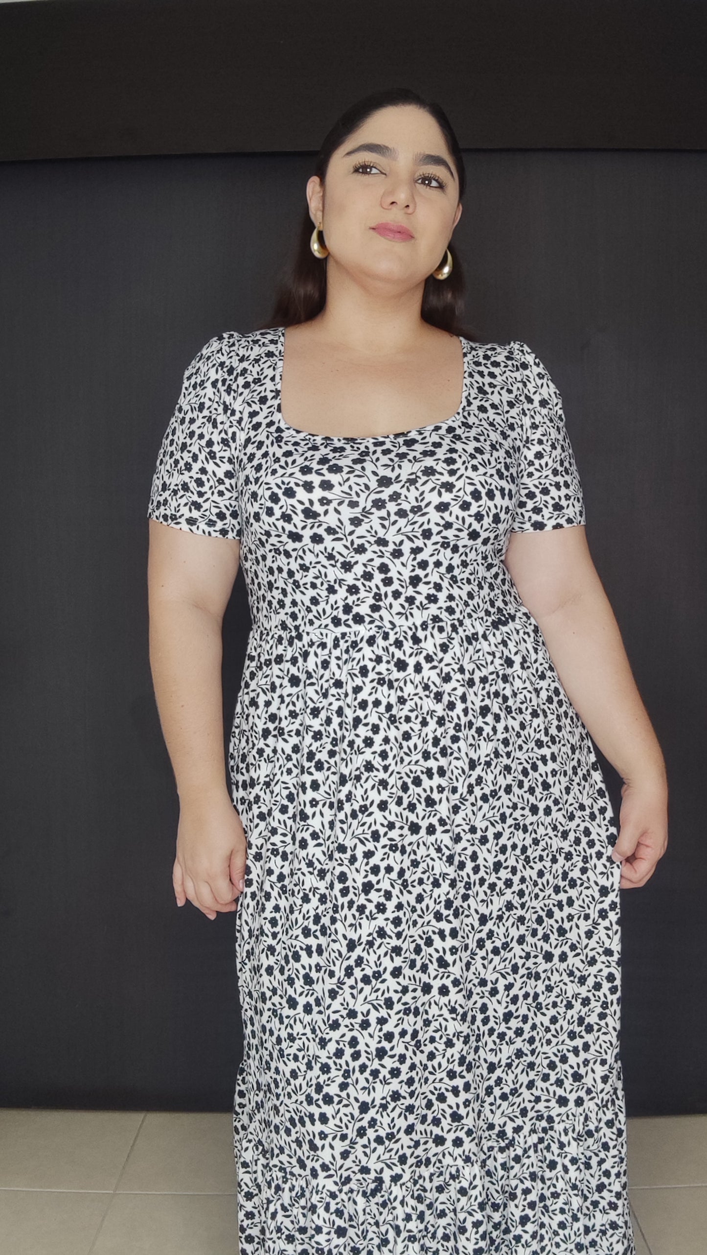 Vestido peach largo blanco miniprint negro plus size