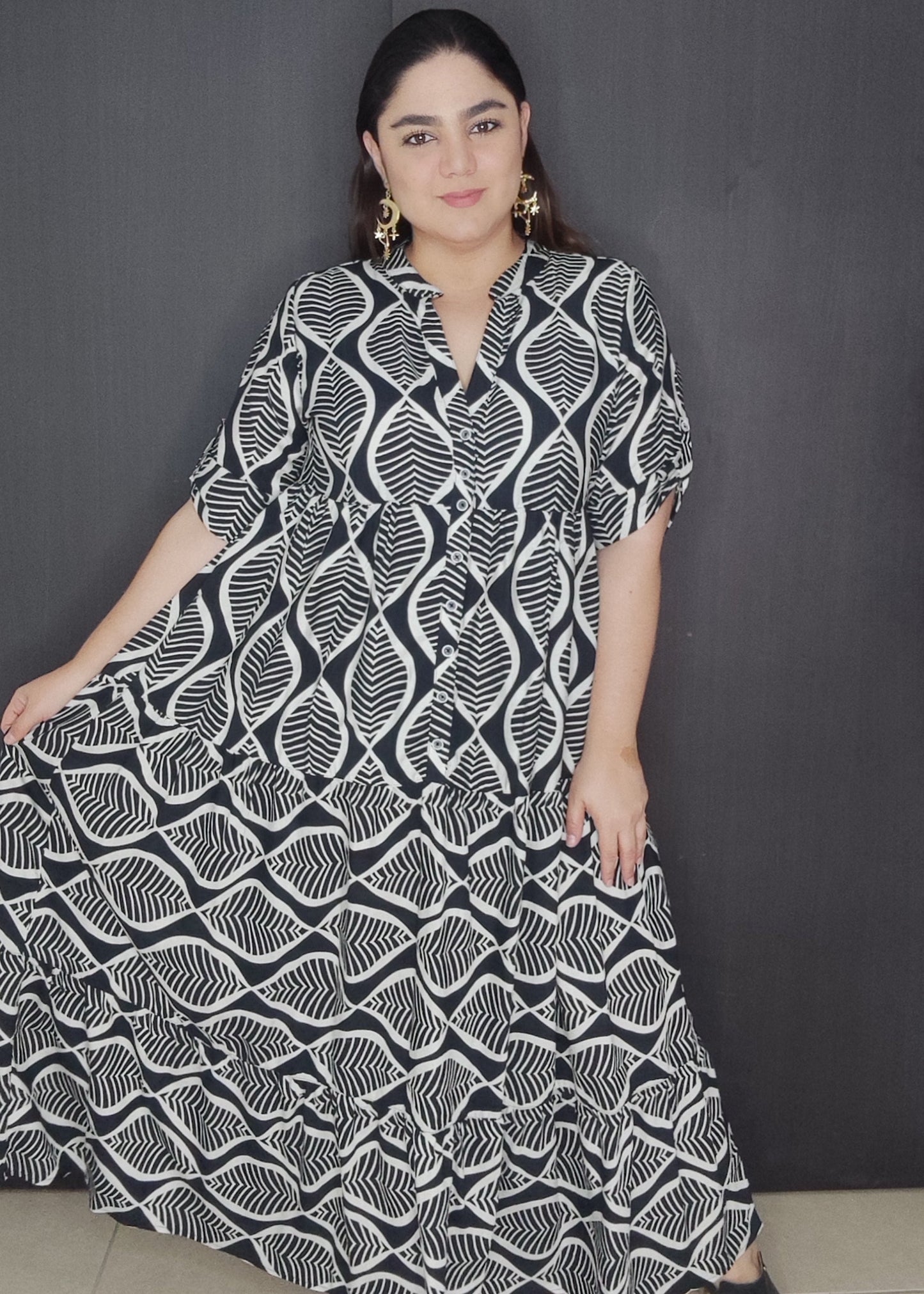 Vestido largo camisero estampado negro plus size