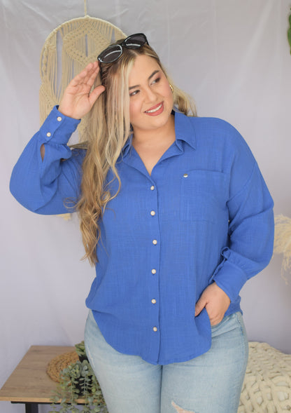 Blusa camisera lino azul rey plus size - Áttika Klozet