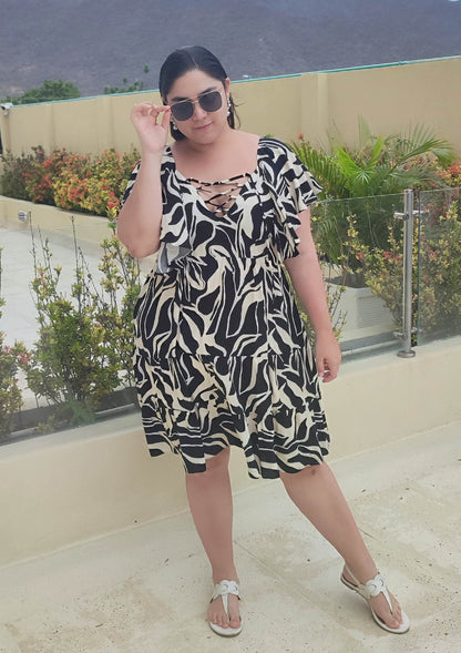 Vestido corto volantes negro plus size - Áttika Klozet