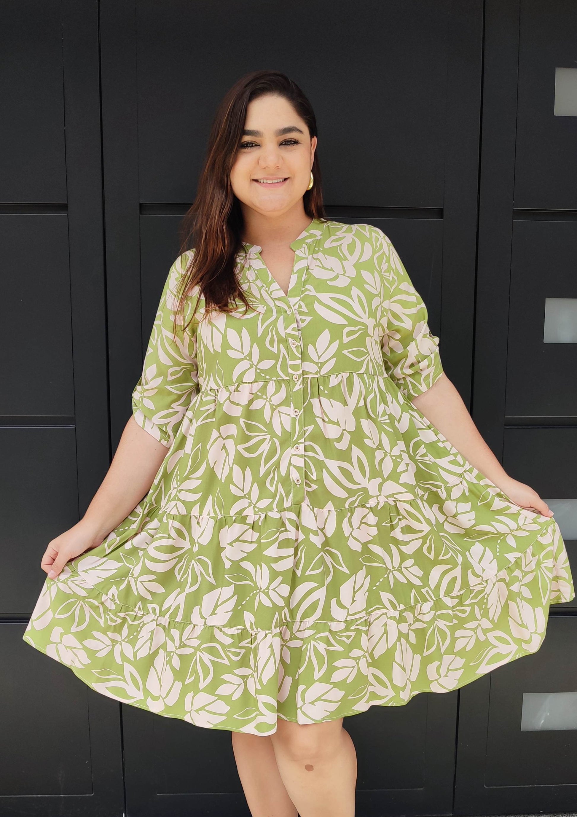 Vestido corto camisero verde hojas plus size - Áttika Klozet