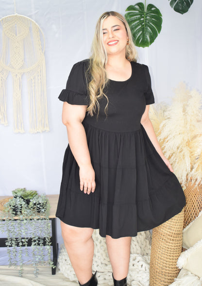 Vestido corto básico negro plus size - Áttika Klozet