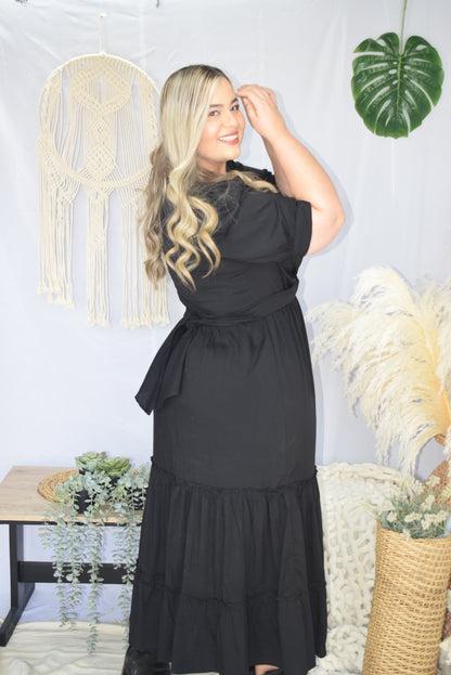 Vestido largo escotado negro plus size - Áttika Klozet