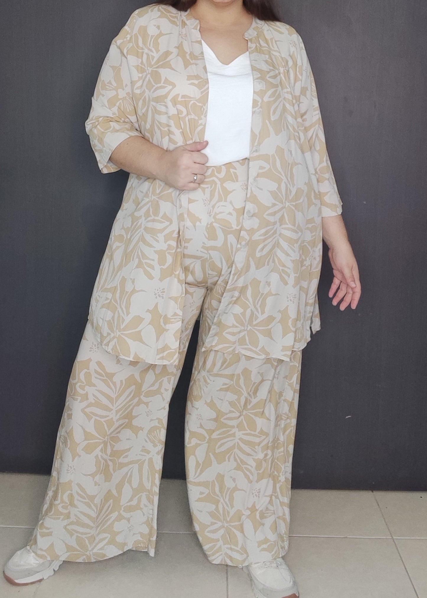 Set bluson y pantalón camel plus size