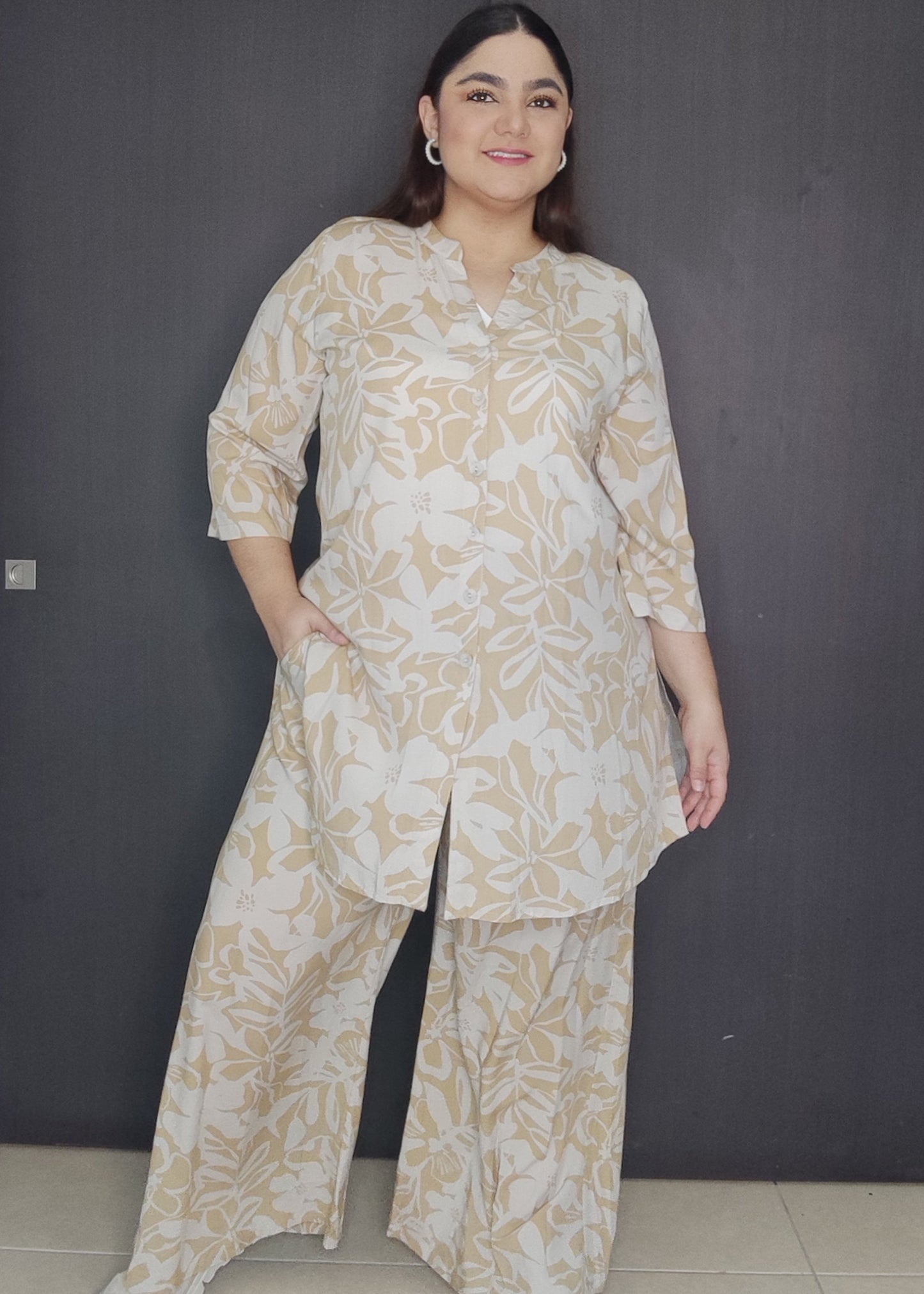 Set bluson y pantalón camel plus size
