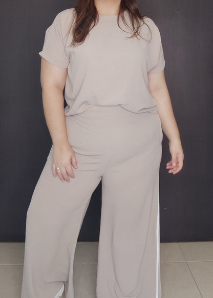 Set blusa y pantalón beige plus size