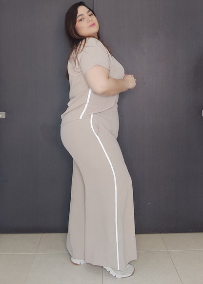 Set blusa y pantalón beige plus size