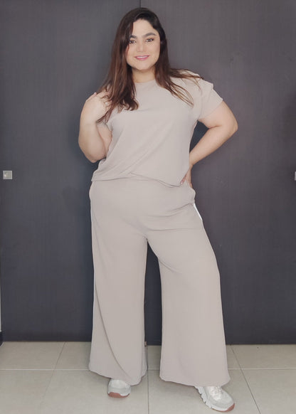 Set blusa y pantalón beige plus size