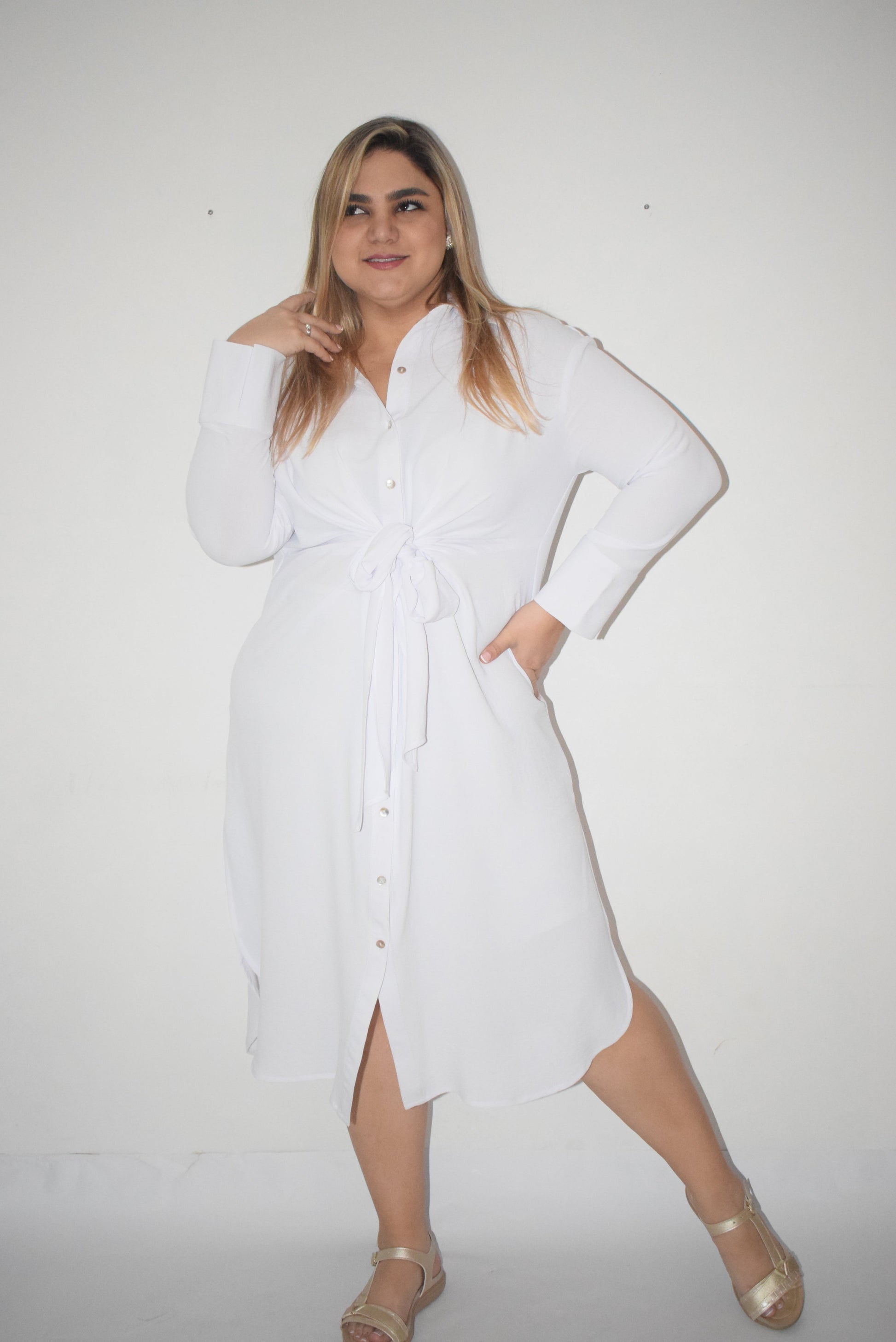 Vestido camisero blanco con lazo plus size - Áttika Klozet